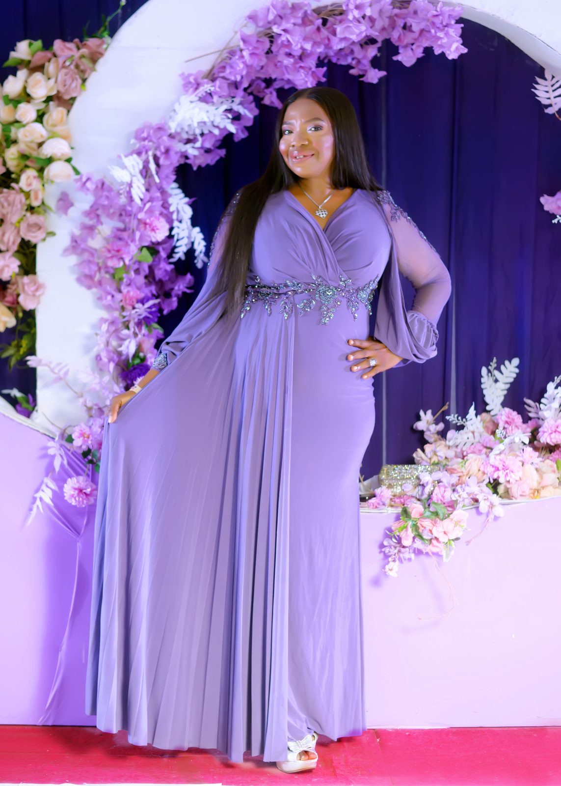 A guest in a flowing lilac gown